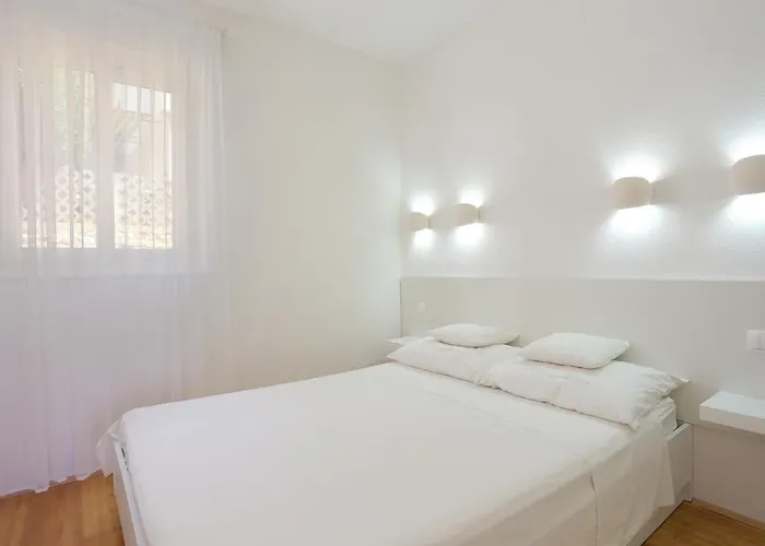 Apartamento By The Sea Rastici, Ciovo - 4818 *